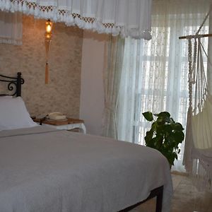 Honeymoon Suite
